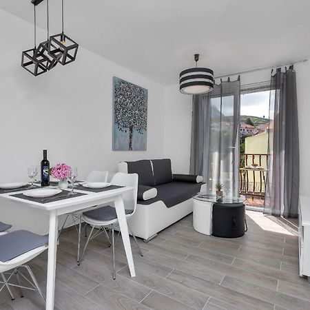 Apartment Kate Podgora Bagian luar foto