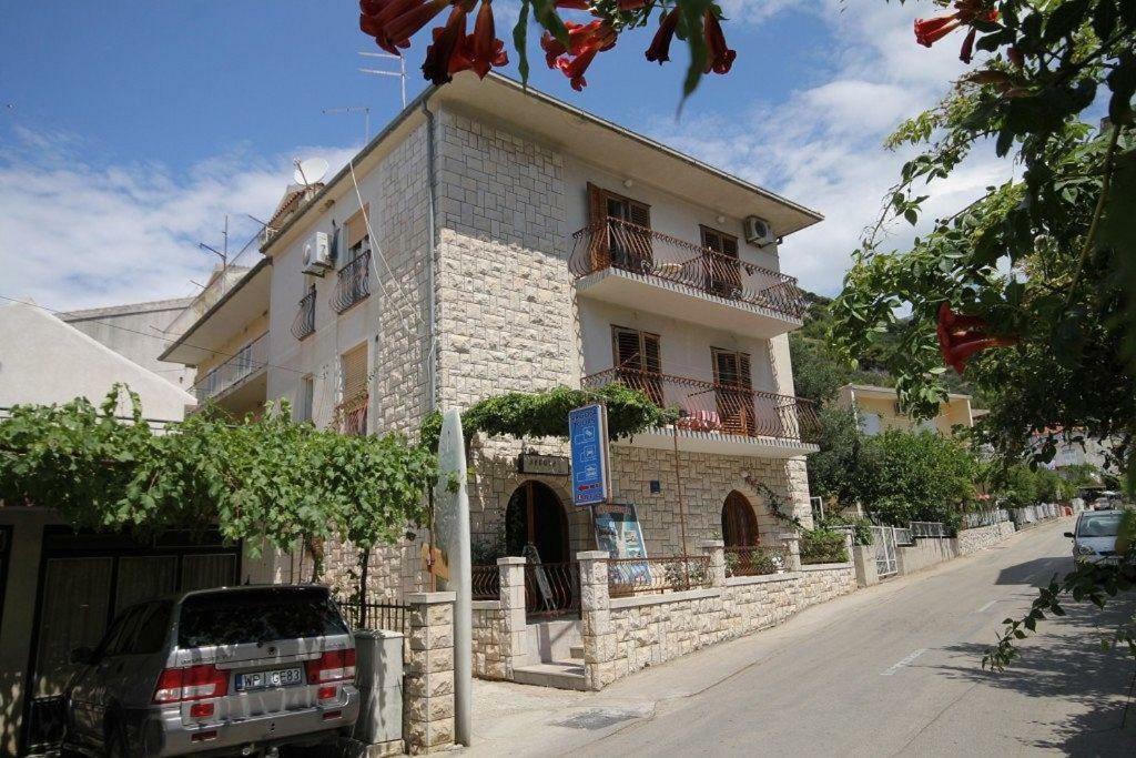 Apartment Kate Podgora Bagian luar foto