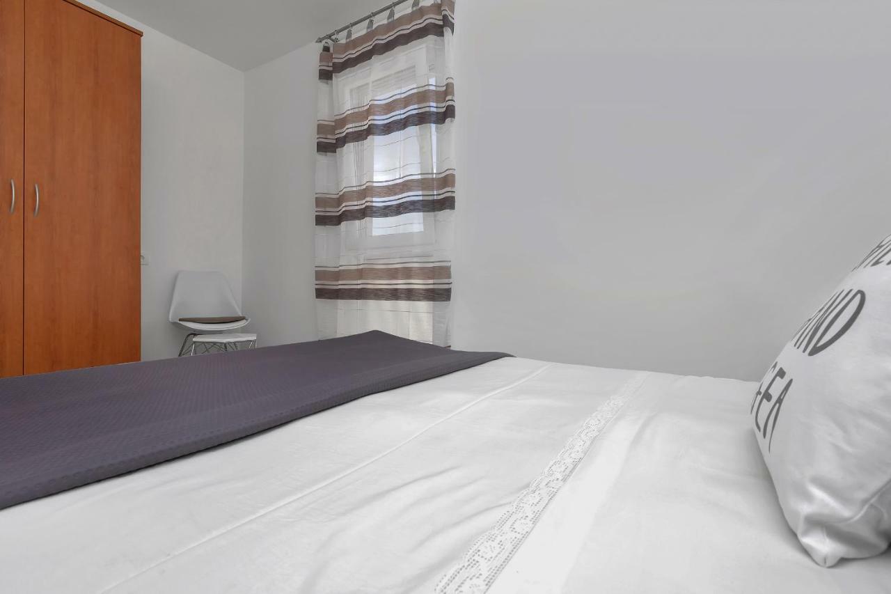 Apartment Kate Podgora Bagian luar foto