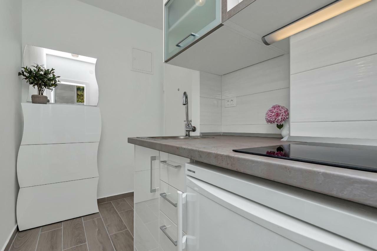 Apartment Kate Podgora Bagian luar foto