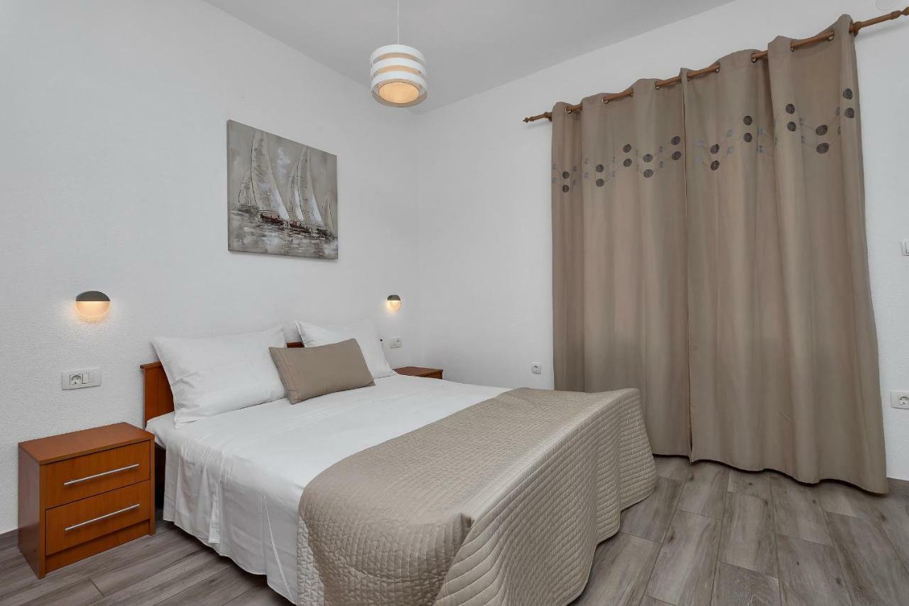 Apartment Kate Podgora Bagian luar foto