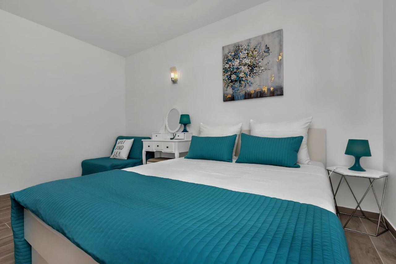 Apartment Kate Podgora Bagian luar foto