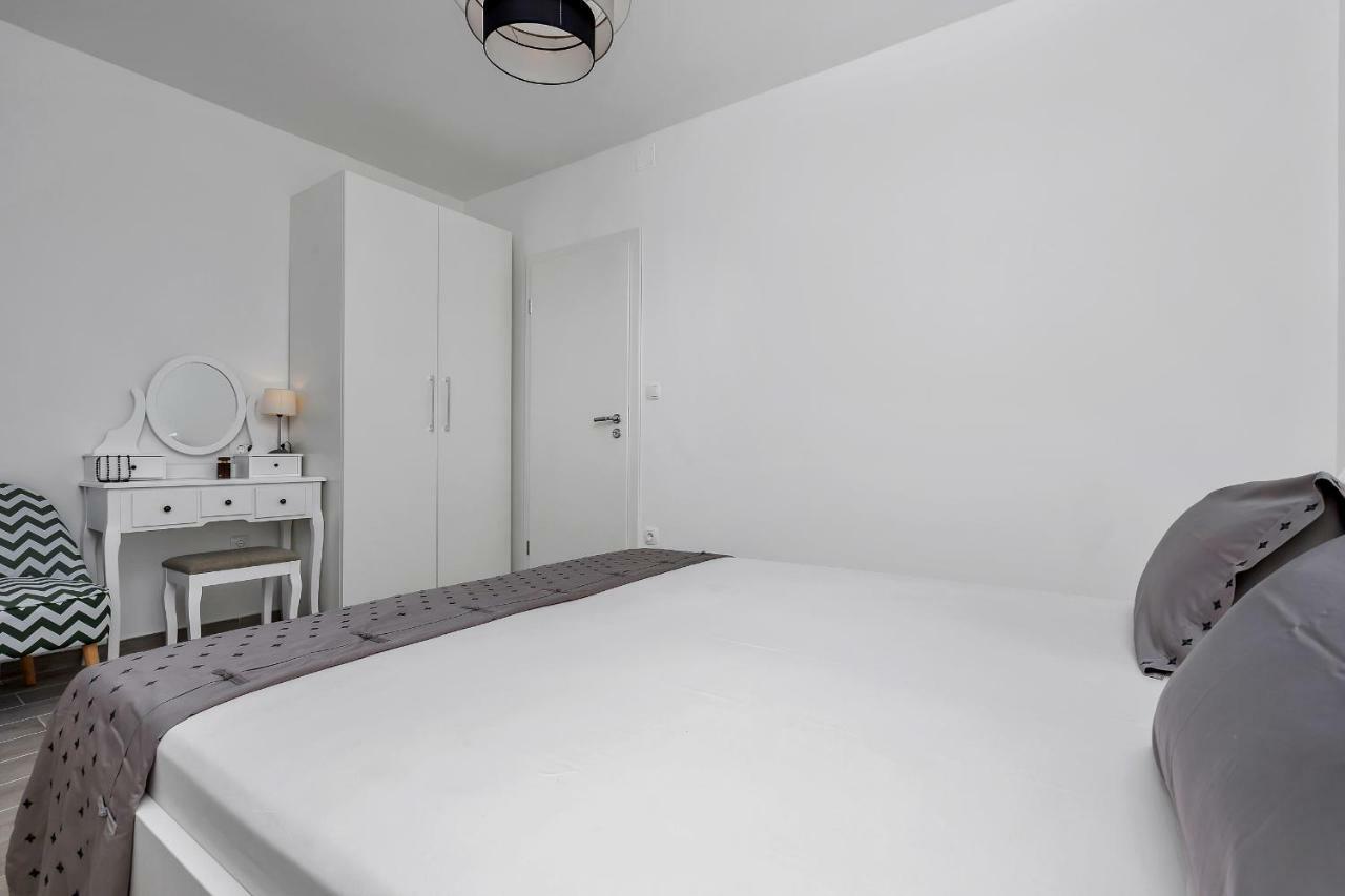 Apartment Kate Podgora Bagian luar foto