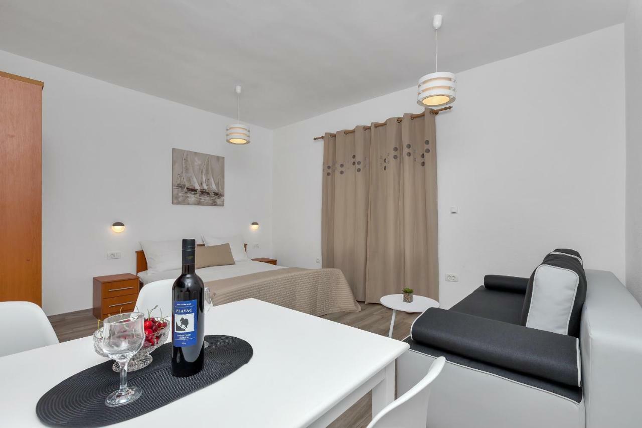 Apartment Kate Podgora Bagian luar foto