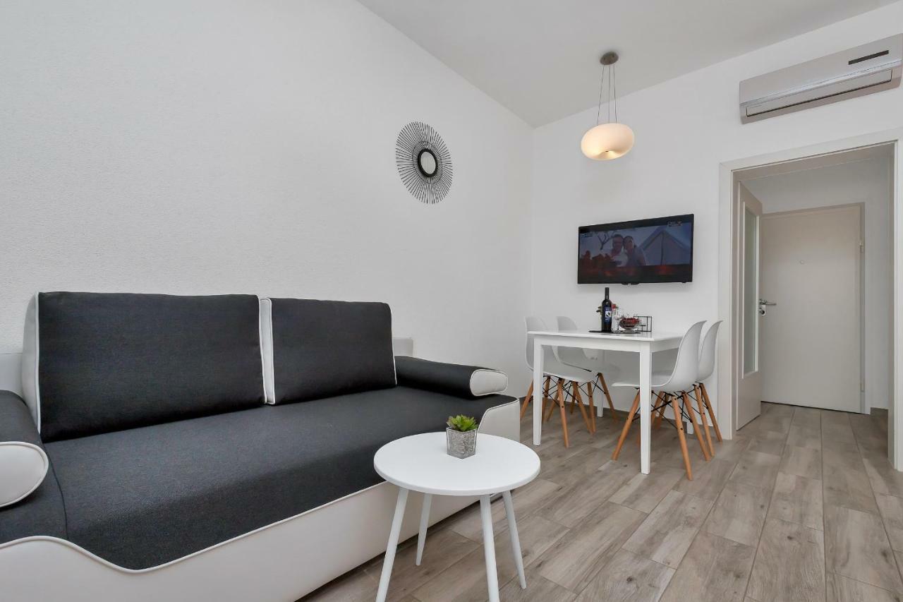 Apartment Kate Podgora Bagian luar foto