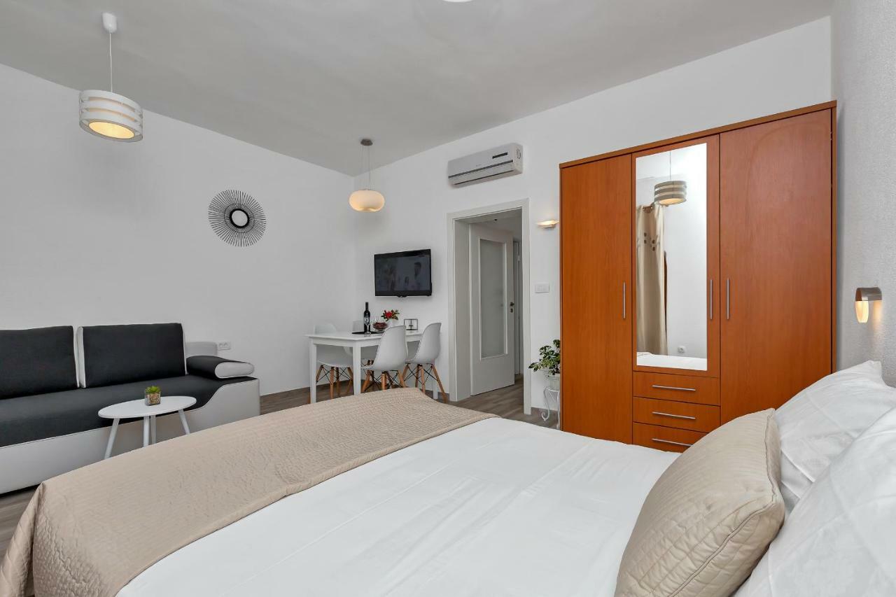 Apartment Kate Podgora Bagian luar foto