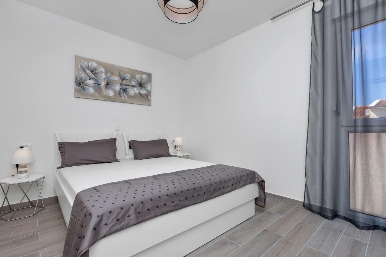 Apartment Kate Podgora Bagian luar foto