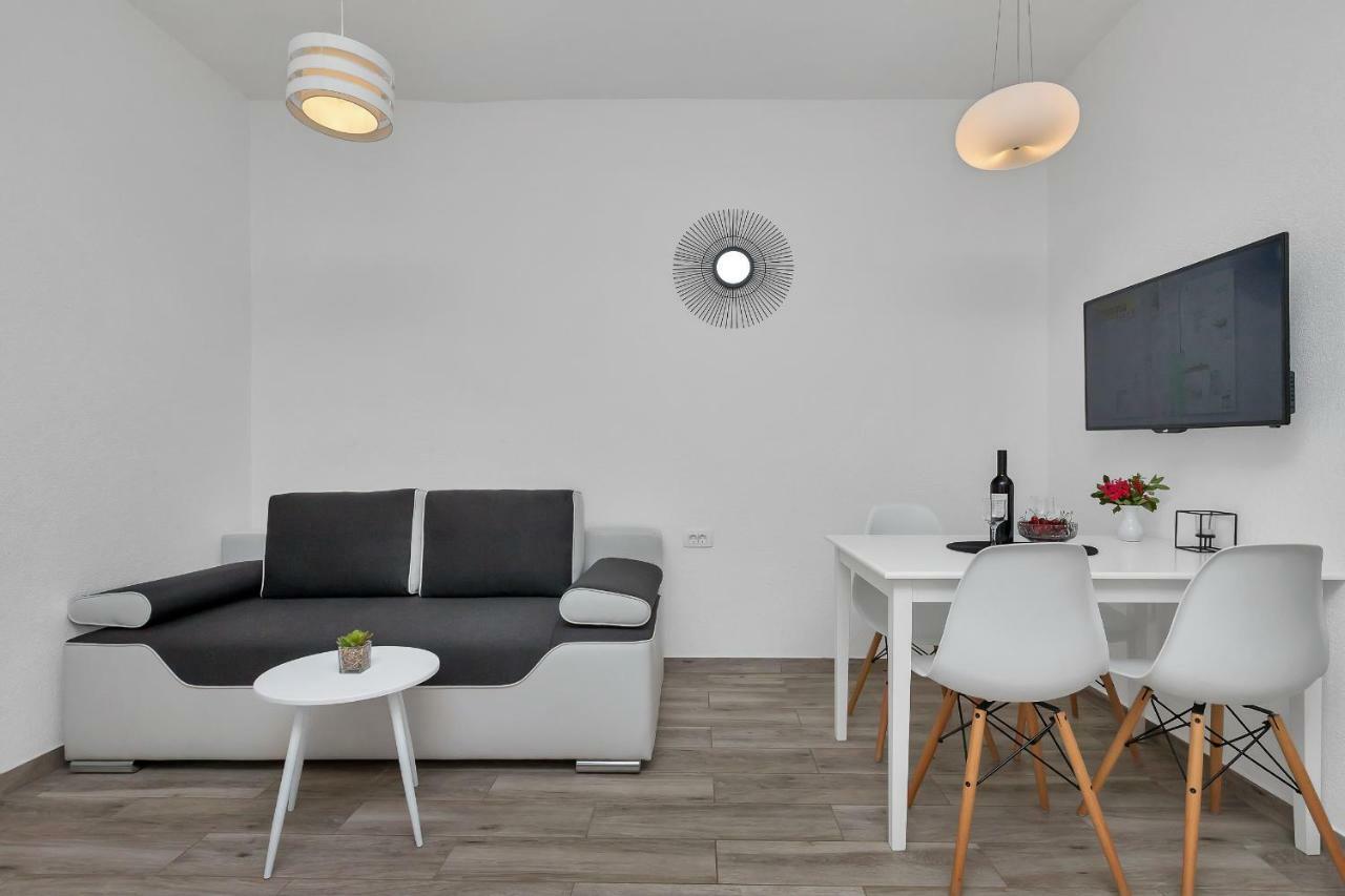 Apartment Kate Podgora Bagian luar foto