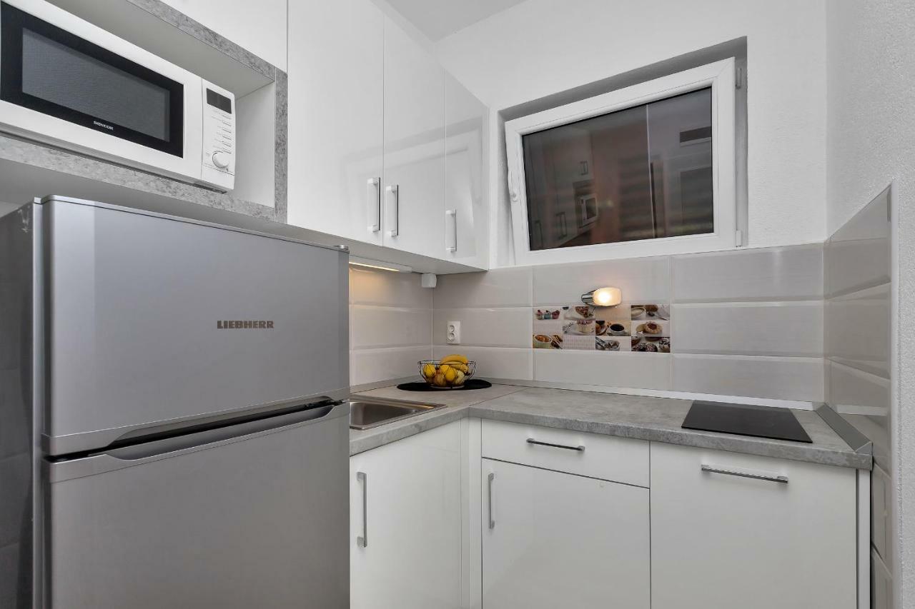 Apartment Kate Podgora Bagian luar foto