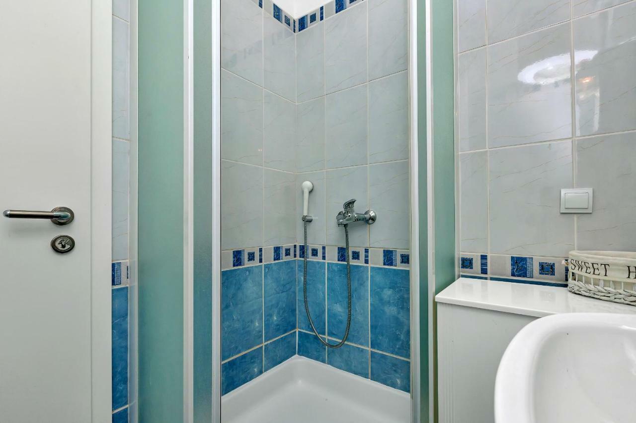 Apartment Kate Podgora Bagian luar foto